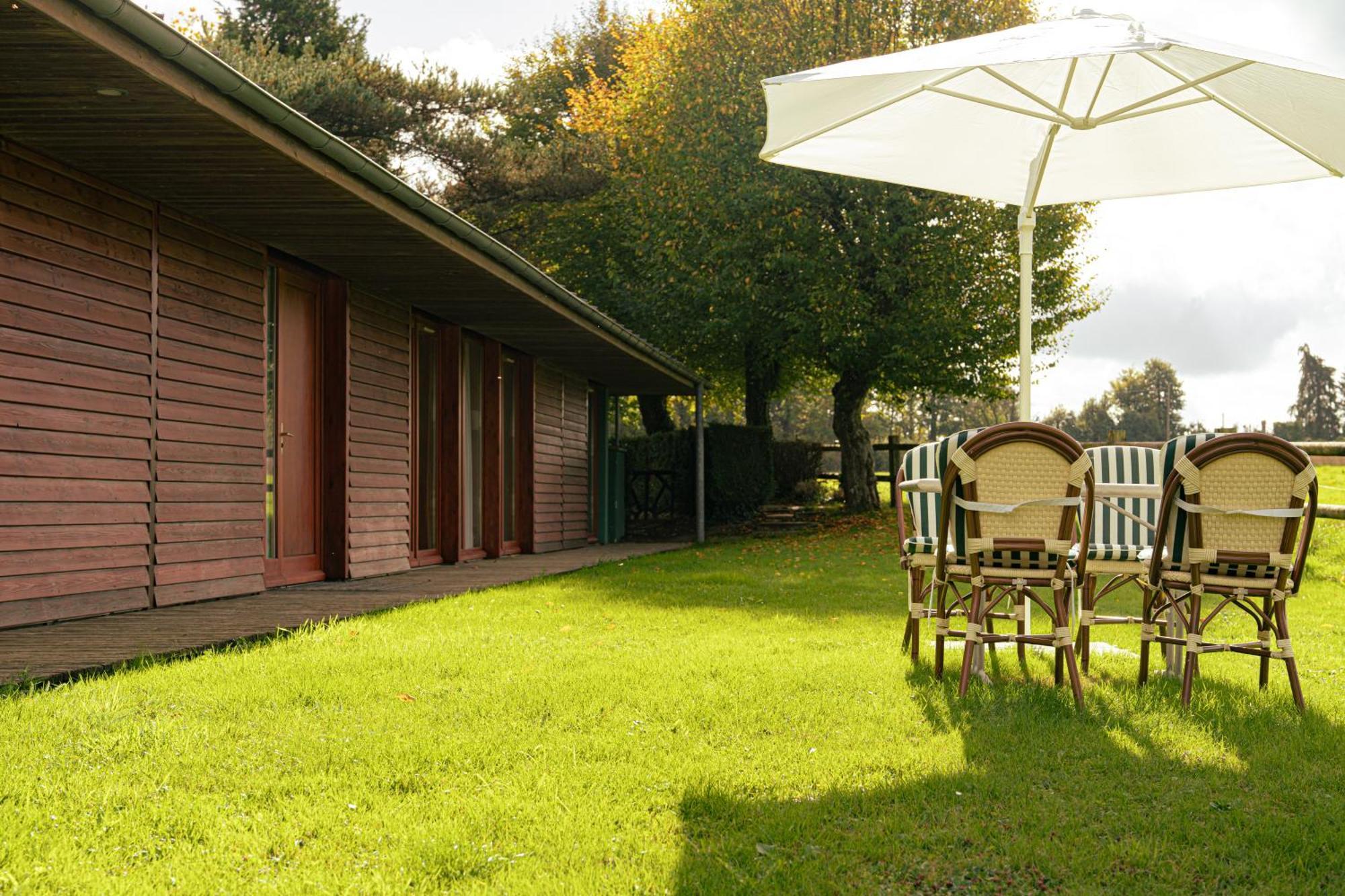 Hotel Le Manoir Du Lys, The Originals Relais Bagnoles de l'Orne Normandie Exteriér fotografie
